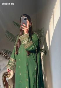 Fournisseur de Salwar-Kameez et Dupatta en crêpe de soie de haute qualité avec broderies de sequins de 5 mm, de Surat, à prix de gros. - Product Image 3