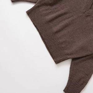 Pull en tricot uni pour femme, style rétro, col en V, décontracté, style européen, polyester et coton, appliques sur le devant - Product Image 6