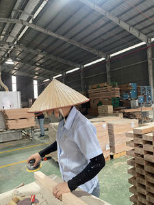 Balaustre moderno de roble rojo para escaleras, componente de barandilla interior de madera, diseño personalizado para proyectos de construcción - Product Image 5