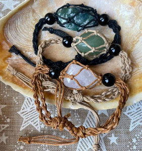 Juego de 3 Pulseras de Macramé Hechas a Mano con Piedras Naturales Ajustables, Estilo Bohemio, con Cristales, para Mujer, Joyería con Energía Curativa - Product Image 1