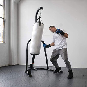 Sacs de frappe sportifs en cuir haute performance avec revêtement extérieur robuste, rembourrage dense, surface lisse, conception robuste, en vente - Product Image 6