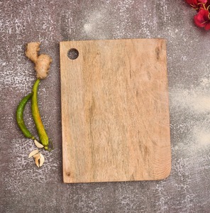 Planche à découper rustique en bois de manguier pour la cuisine, finition naturelle, durable, surface écologique, trou de suspension, compatible lave-vaisselle - Product Image 6
