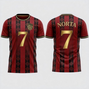 Camiseta de Fútbol para Hombre, Roja y Negra a Rayas, Sublimada, con Escudo y Número 7, Transpirable, de Poliéster, Manga Corta - Product Image 1