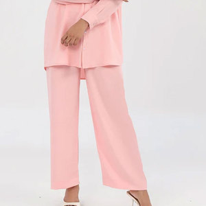 ชุดเซ็ตแฟชั่นทันสมัยสำหรับผู้หญิง เหมาะสำหรับใส่ลำลอง ผลิตจากผ้าที่ใส่สบายและระบายอากาศได้ดี - Product Image 4