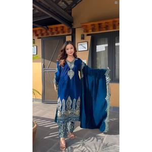 DESIGNER VELOURS BRODERIE SEQUENCE TRAVAIL HAUT BAS AVEC DUPATTA BLEU - Product Image 1