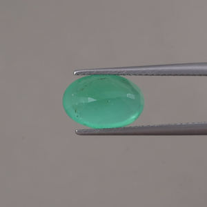 มรกตแท้จากผู้จัดจำหน่าย (รับรองคุณภาพจากผู้เชี่ยวชาญ) น้ำหนัก 3.70 กะรัต รูปทรงวงรี 12x8 มม. สีเขียวพรีเมียม ขัดเงา/เคลือบน้ำมัน - Product Image 3