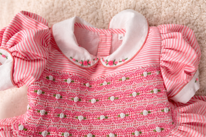 Hermoso vestido rosa a rayas con diseño geométrico y bordado floral para bebés, perfecto para la temporada de verano. - Product Image 2