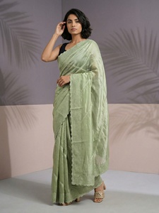 Sari en soie de framboise pure brodé pour femme Elite Weaves avec travail Leheriya et bordure à sequins, fabriqué en Inde - Product Image 4