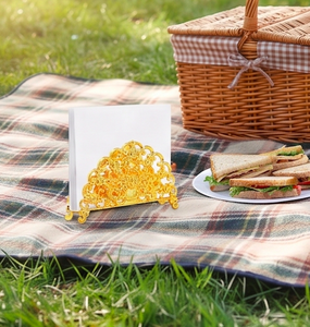 Porte-serviettes en aluminium moulé avec finition couleur or, parfait pour la maison et les articles de cuisine, accessoire de table. - Product Image 5