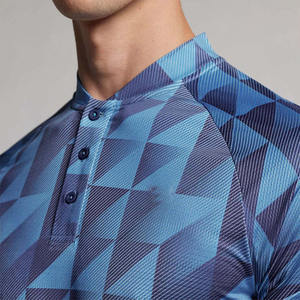 Ensemble polo et short pour homme à imprimé géométrique, motif abstrait bleu, tenue décontractée d'été en deux pièces - Product Image 6