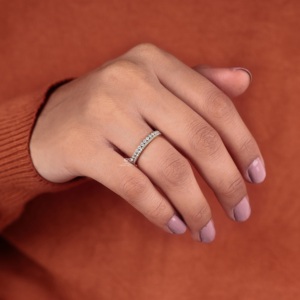 Anillo de Eternidad de Doble Hilera con Diamantes Cultivados en Laboratorio, Oro de 14K, Anillo de Boda con Garras Compartidas, Anillo Apilable a Juego para Aniversario, Joyería Hecha a Mano - Product Image 3