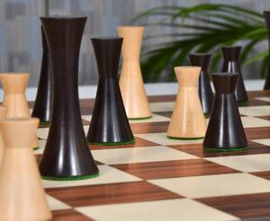 Jeu d'échecs artisanal en buis, pièces minimalistes noir de nuit et naturelles, hauteur du roi 3,4 cm, au meilleur prix - Product Image 2