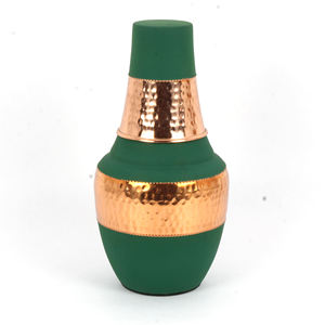ขวดน้ำทองแดงสีดำด้าน ขวดน้ำทองแดงลายตอก ขวดน้ำทองแดงดีไซน์เนอร์ ภาชนะใส่น้ำทองแดงแบบอายุรเวท ปราศจากสาร BPA ใช้ซ้ำได้ - Product Image 4