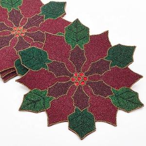 Set de table artisanal en perles de verre pour Noël, idéal pour une décoration festive et esthétique de la maison, accessoire de luxe pour la salle à manger et la table à café. - Product Image 1