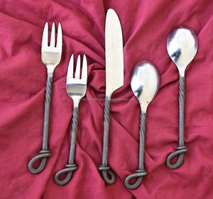 Ensembles de couverts médiévaux forgés à la main meilleure vente pour ustensiles de cuisine nouveaux couverts en métal cuillère et fourchette ensemble de couverts forgés à la main - Product Image 3