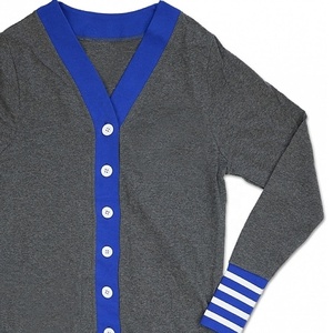 Suéter de algodón personalizado al por mayor con logotipo de letras en jacquard, suéter cómodo para mujer, cárdigan largo de punto para mujer, color gris carbón zeta - Product Image 2