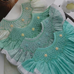 Vestido de Bebé Hecho a Mano en Vietnam, OEM, Lino Ahumado, Corte Holgado y Cómodo, Estampado Floral y Animal, Personalizado - Product Image 1