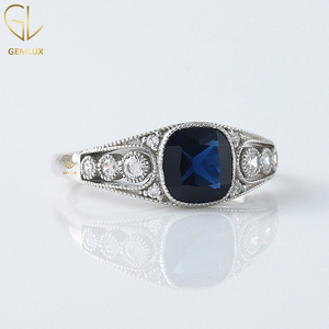 Bague de fiançailles vintage Art Déco en or blanc 10 carats avec saphir taille coussin et moissanite sertie de milgrain, cadeau d'anniversaire - Product Image 1