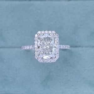 Anillo de Compromiso de Plata 925 con Halo de Diamantes Moissanite de Corte Radiante de 2.50 Quilates, Regalo para Ella, Anillo de Boda para Mujer, Anillos de Diamantes VVS - Product Image 1