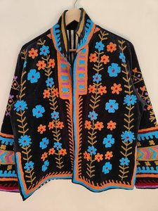 Veste en velours Suzani faite à la main avec broderie florale artisanale, style bohème ethnique, manteau d'hiver pour femme, veste vintage pour femme - Product Image 4