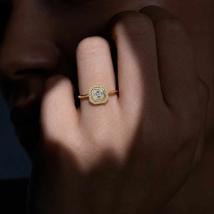 Elegante Anillo de Compromiso con Diamante Corte Asscher, Engaste de Oro Rosa, Joyería Fina Clásica para Mujer - Product Image 3
