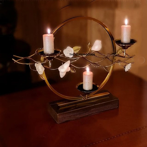 Pot à bougie de style rétro pour la maison et le jardin, porte-bougie en métal, design branche dorée et rose blanche, pot à bougie unique en béton - Product Image 1