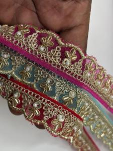 Ribete de encaje floral de organza bordado decorativo con perlas y hilo metálico para sari, vestido, dupatta, manualidades y costura - Product Image 4