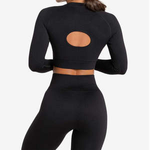 Ensemble de yoga sans couture pour femme, vêtements de sport respirants, haut court à manches longues et leggings taille haute pour fitness et entraînement - Product Image 5