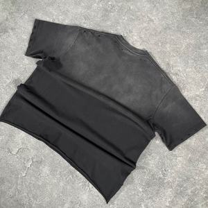 T-shirt graphique oversize pour homme, imprimé vintage vieilli, style streetwear décontracté, coupe ample, manches courtes - Product Image 3