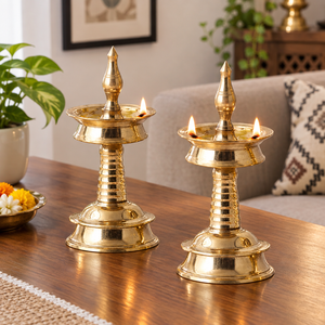 Ensemble de lampes à huile Diya sur pied en laiton poli, artisanat métallique exquis, Samai Deepak traditionnel du Kerala pour les rituels religieux - Product Image 2