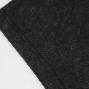 Camiseta de Hombre Oversize Negra con Lavado Ácido, Manga Corta, Cuello Redondo, Estampado Gráfico de Cruz Roja y Estrella, Estilo Urbano - Product Image 6