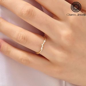 Anillo de compromiso de moissanita Charm Jewels, oro amarillo, engaste pavé, corte brillante redondo, banda clásica para mujer - Product Image 5