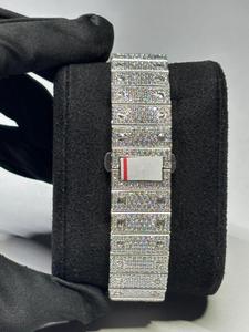 นาฬิกาเพชรเต็มหน้าปัด ตัวเลขโรมันสีขาว สายสแตนเลสสีทอง ระบบควอตซ์ ดีไซน์เรียบง่าย หน้าต่างกระจก - หรูหรา สไตล์ฮิปฮอป - Product Image 3