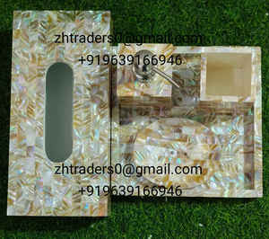 Exquisito Juego de Baño Hecho a Mano con Incrustaciones de Nácar Blanco y Detalles en Hueso, Incluye Dispensador de Jabón, Portavasos y Bandeja - Product Image 4