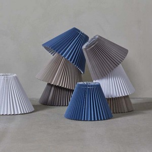 Abat-jour en lin plissé fait main sur mesure avec un design minimaliste moderne, option de logo personnalisé - Product Image 4