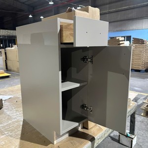 Panel de Puerta de Gabinete de Cocina Moderno de MDF, Modelo B12R - Product Image 3