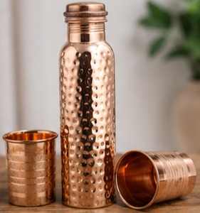 Ensemble cadeau de bouteille en cuivre martelé écologique et verre, vaisselle de voyage au design traditionnel, couvercles inclus - Product Image 4