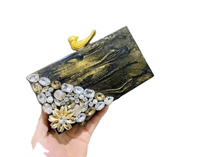 กระเป๋าคลัทช์ทำด้วยมือสไตล์โบฮีเมียนสีแดงมันวาวแบบพรีเมี่ยมสำหรับงานเลี้ยงเจ้าสาวในงานเฉลิมฉลองตอนเย็น - Product Image 2