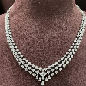 Collier ras-de-cou en diamant cultivé en laboratoire de 15,50 carats en or blanc 18 carats, design de luxe pour mariage par Roy Diamond - Product Image 2