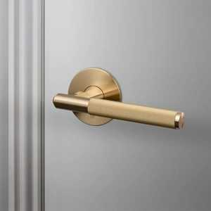 Cadre photo vintage en bronze orné, style baroque, avec relief floral, support de table classique en métal sculpté pour affichage artistique - Product Image 2