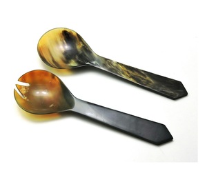 Juego de 2 servidores de ensalada de cuerno, hechos a mano con cuerno natural de búfalo, en oferta, a precio de mayorista. - Product Image 1
