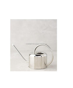 Bote de agua de acero inoxidable de diseño atemporal con atractivo hecho a mano para regalar a los amantes del jardín o a los padres de las plantas - Product Image 1