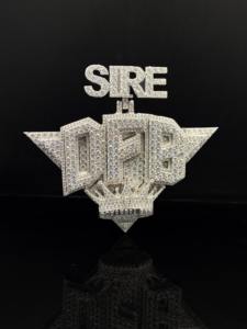 Colgante de Corona Personalizado con Circonitas Cúbicas Heladas - Product Image 2