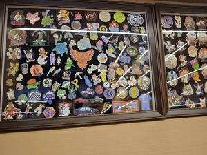 Badge professionnel en émail souple de qualité supérieure, étoile 3D plaquée or pour souvenirs métalliques en relief de qualité supérieure, épingles académiques de haute qualité OEM - Product Image 6