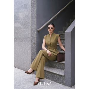 Ensemble pantalon deux pièces uni pour femme, tenue de bureau, haut à manches courtes ceinturé et pantalon évasé en spandex extensible, boutonné, OEM ODM NELLY - Product Image 3