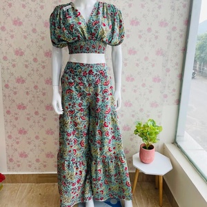 Conjunto bohemio de algodón con estampado de bloques a mano para mujer, Top corto, pantalón acampanado - Product Image 1