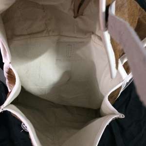 Sac à dos ou sac à bandoulière en cuir de vache ou de chèvre avec doublure en lin et reproduction en cuir blanc d'un sac napoléonien ou de la période de la guerre civile - Product Image 3