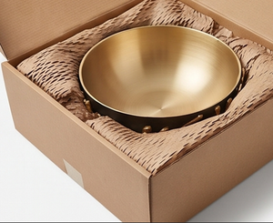 Bol décoratif élégant en laiton doré de créateur Pièce maîtresse de table de luxe Accent pour la maison moderne Salon Salle à manger Décor d'espace - Product Image 5