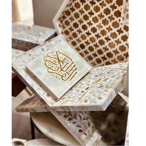 Support de Coran en bois avec incrustations florales et couverture de livre avec calligraphie dorée, cadeau religieux, pupitre décoratif pour la lecture - Product Image 1