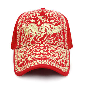 Gorra Trucker Roja Étnica Bordada con Patrón de Caballo, Gorra de Béisbol de Malla Ajustable, Unisex para Adultos, Estilo de 6 Paneles - Product Image 1
